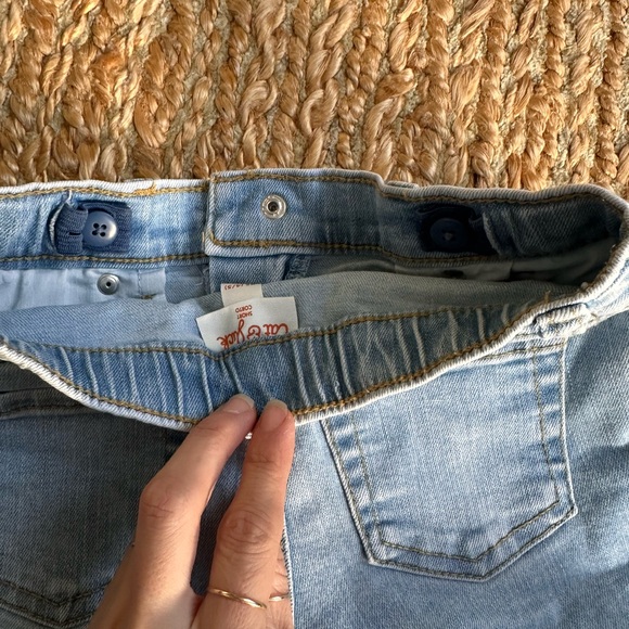Cat & Jack Girls Light Blue Jean Shorts - Picture 3 of 4